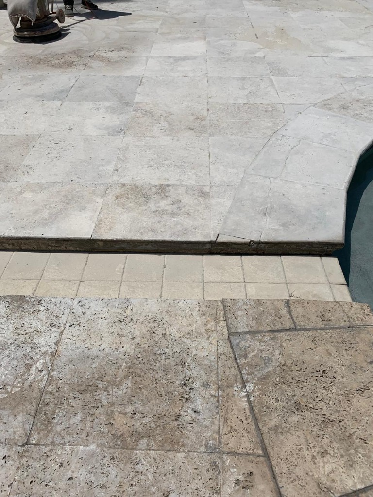 Pulido de mármol en proceso con máquina