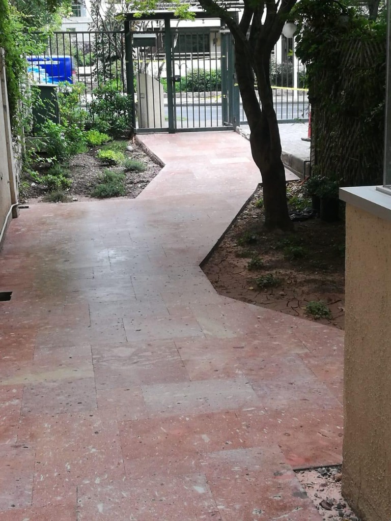 Detalle de terraza en piedra vitrificada